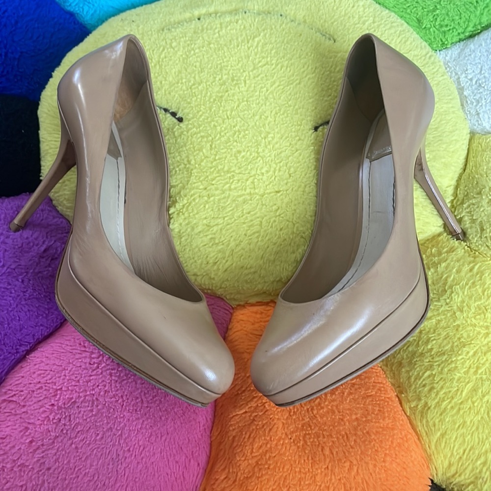 Dior nude pumps